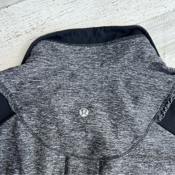 Lululemon Run Your Heart Out Size 8 Gray‎ Sweater w Thumbholes Activewear Yoga - Picture 11 of 15